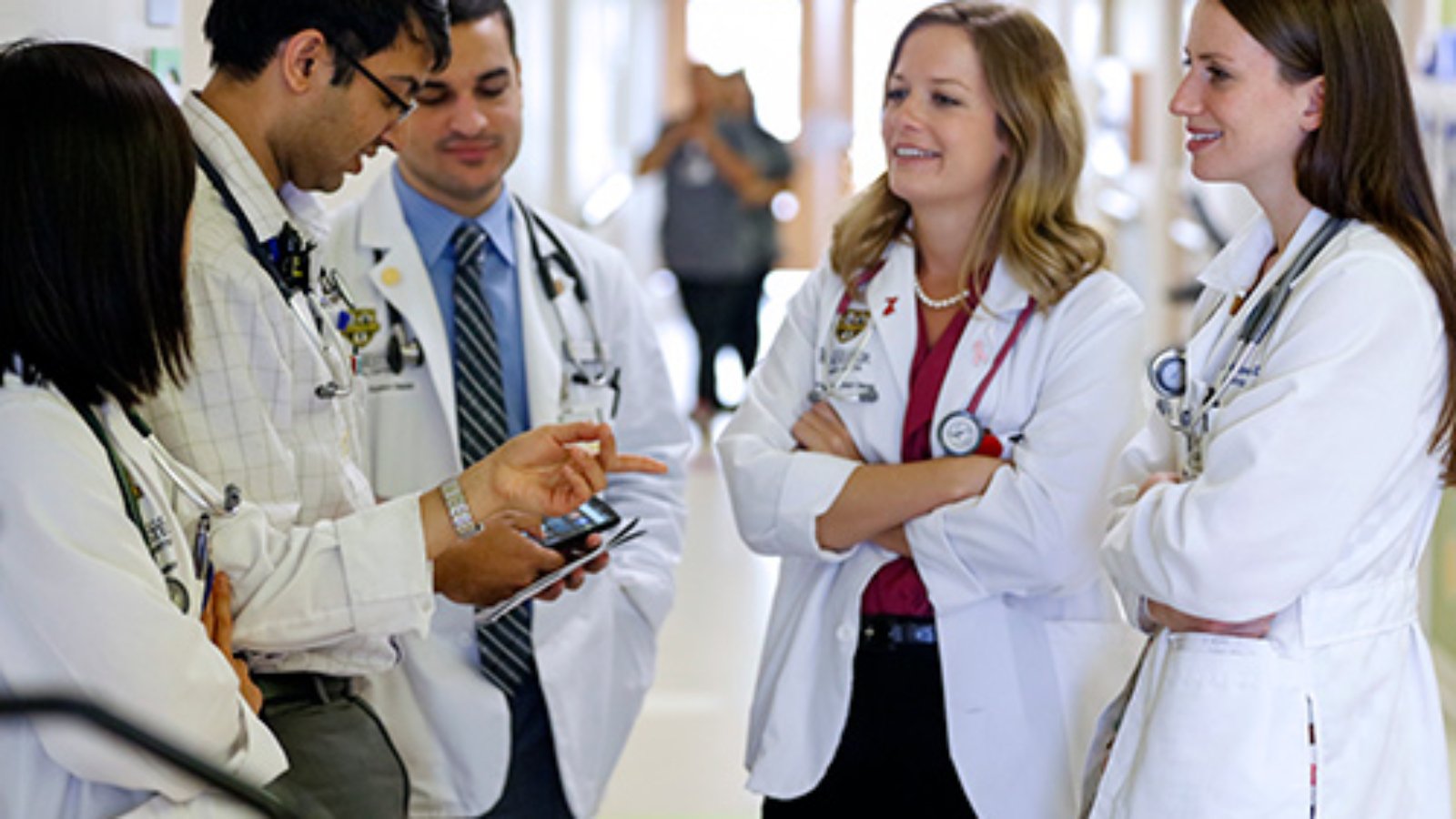 med-students-in-hallway